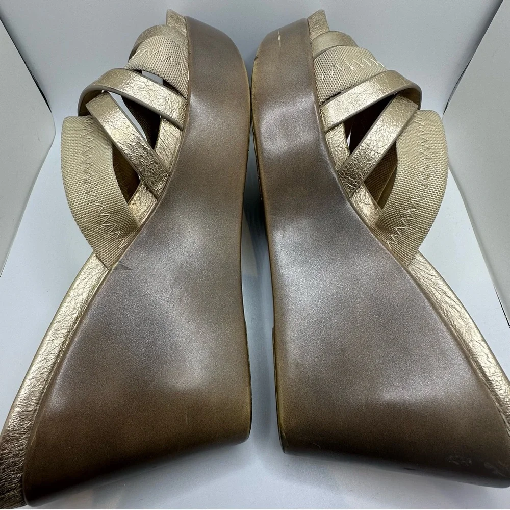 Donald‎ J Pliner Gold Strappy Wedges Size 7.5